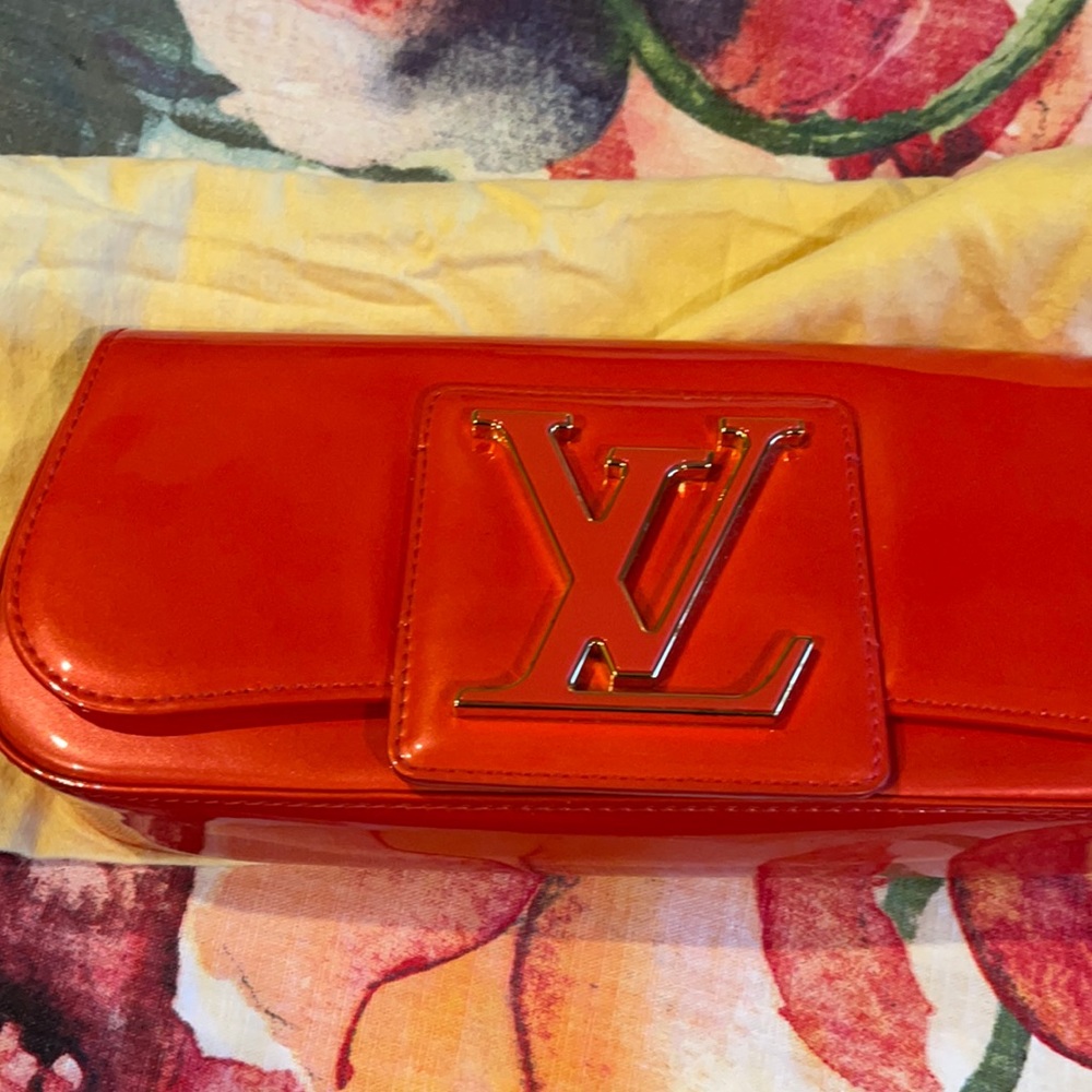 💯Authentic Louis Vuitton Clutch 🌷